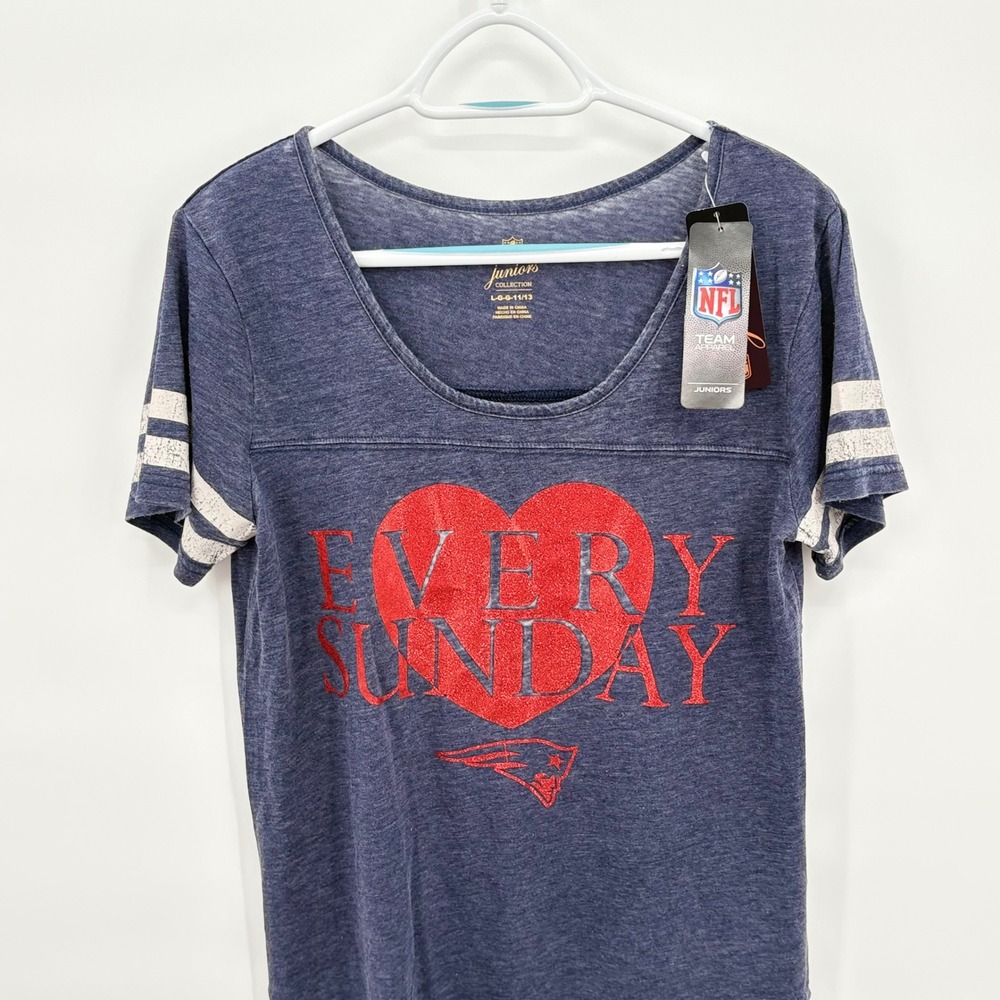 NFL New England Patriots Juniors Large Every Sunday Glitter Heart T-Shirt Navy